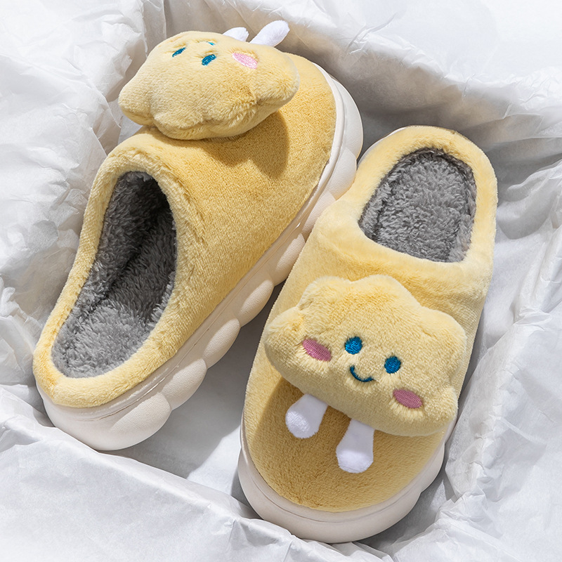 2025 otoño y invierno nuevas zapatillas de algodón dibujos animados lindos de cachemira calentamiento de fondo grueso antideslizante zapatos de algodón domésticos para mujeres