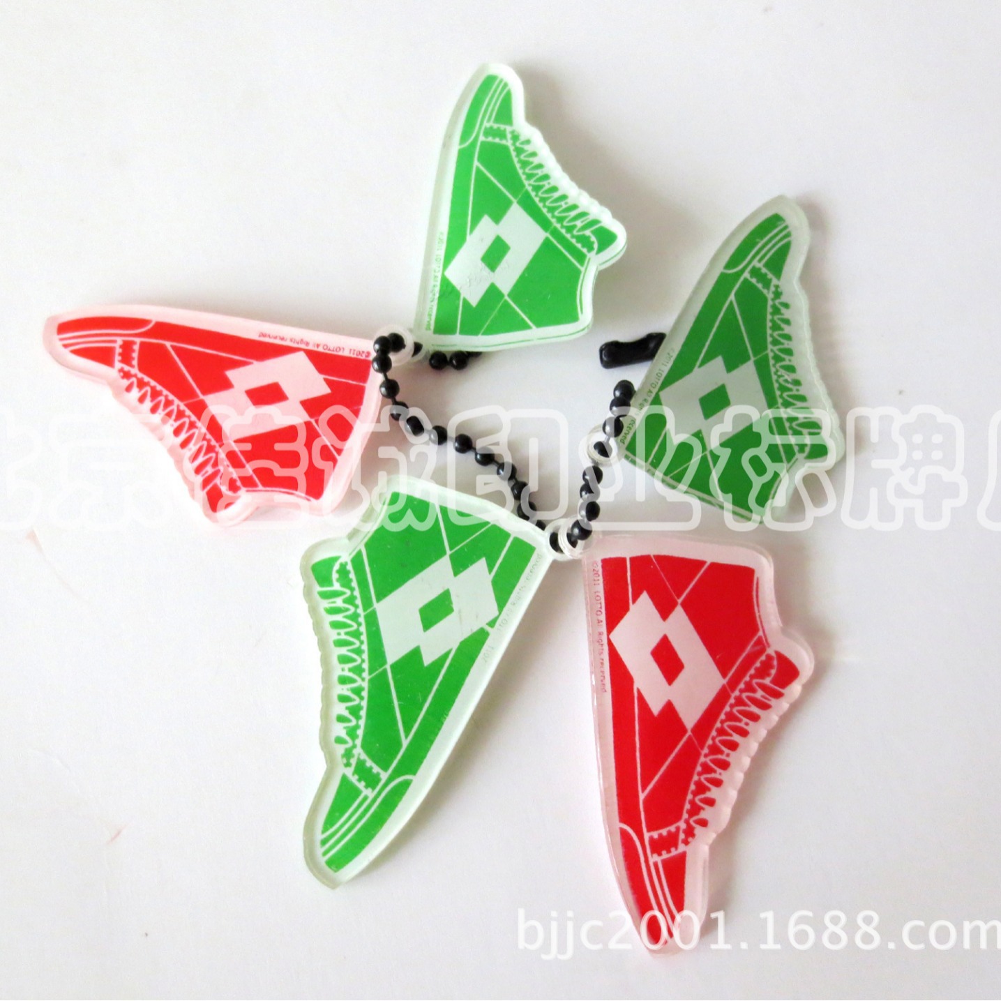 供应鞋子PVC异形挂牌 亚克力吊牌 鞋子异形塑料挂牌