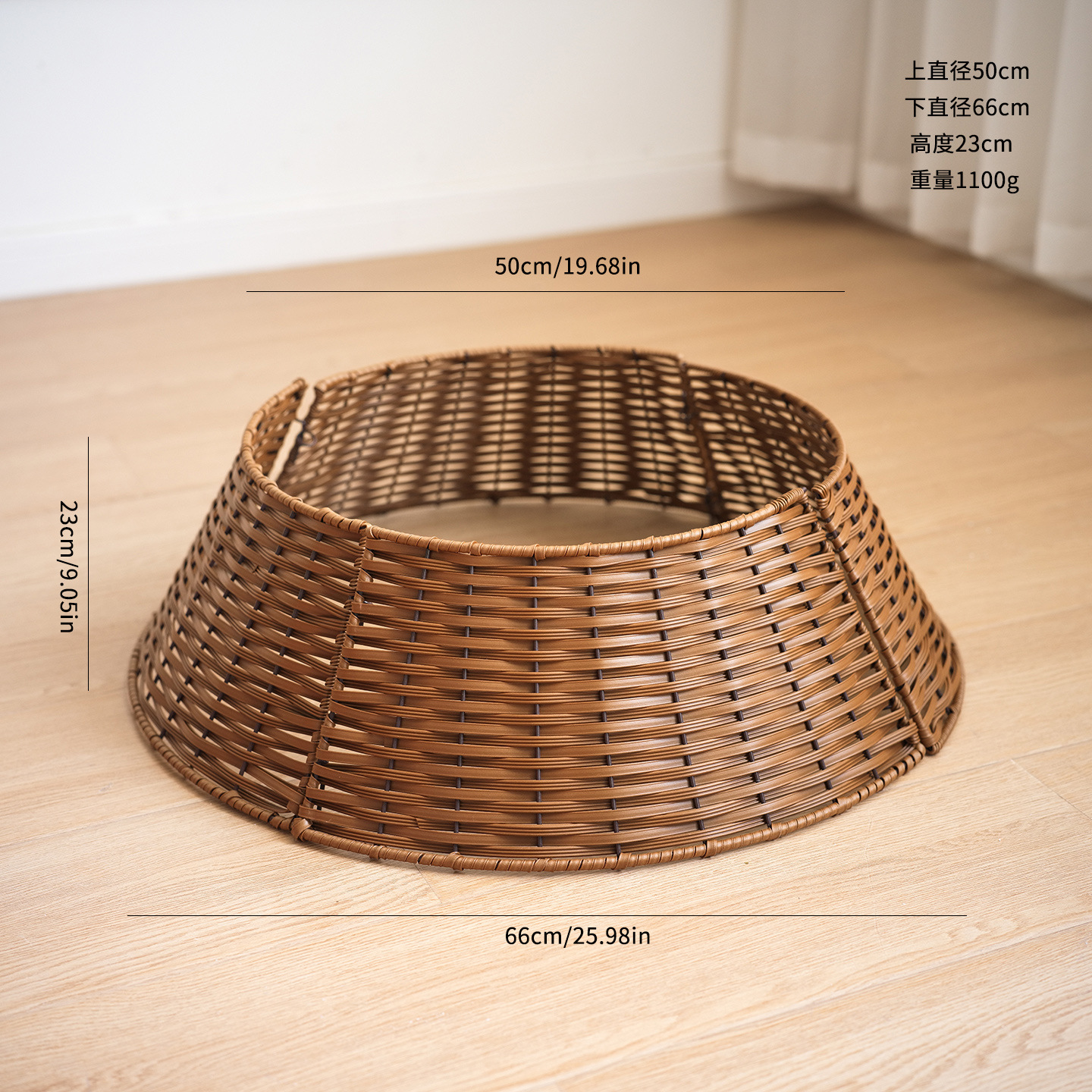 Árbol de Navidad cerca del árbol de Navidad cerca de la base del árbol cesta tejida a mano adornos navideños al por mayor