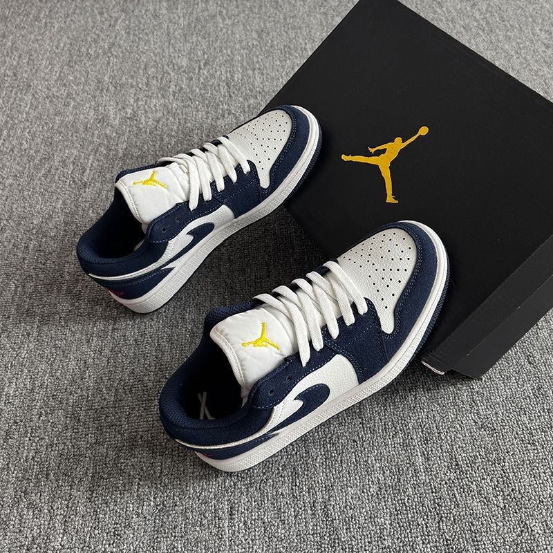 Aj1 Suede White and Blue Popular Unisex Low-Top Trendy Basketball Shoes High-Value Sports Versatile Casual Skate Shoes