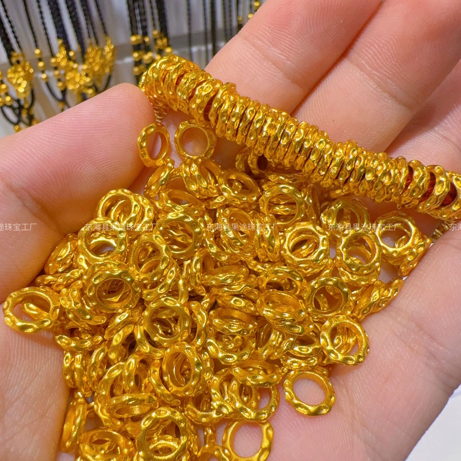 Покрытие из натурального золота прочный цвет Древний закон с золотыми песками и узорами молотка, разгонными кольцами, браслет DIY, аксессуары для ожерелья, аксессуары оптом