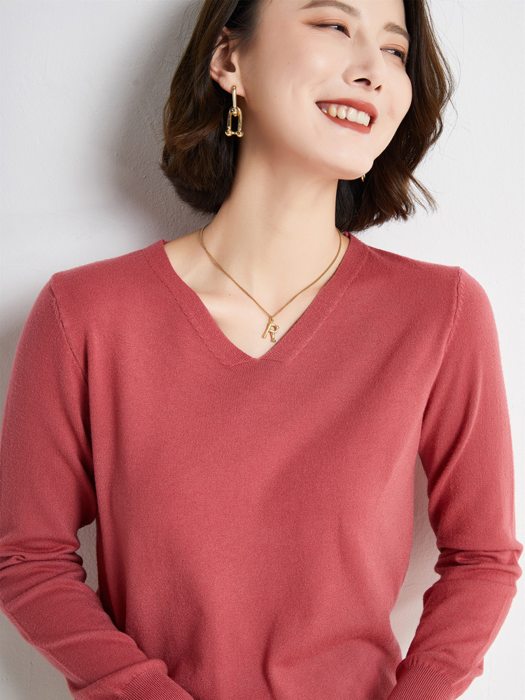Otoño e Invierno nuevo estilo occidental con cuello en V color sólido manga larga suéter de fondo interior simple desgaste exterior suéter de cuello de pollo para mujeres