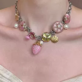 项链;耳钉;手链