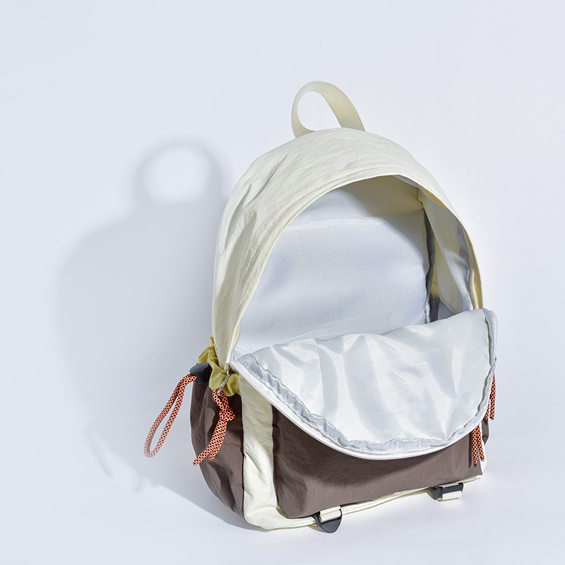 Nueva mochila de viaje al aire libre ligera para estudiantes universitarios mochila escolar pequeña simple versión coreana de color en contraste mochila fresca pequeña