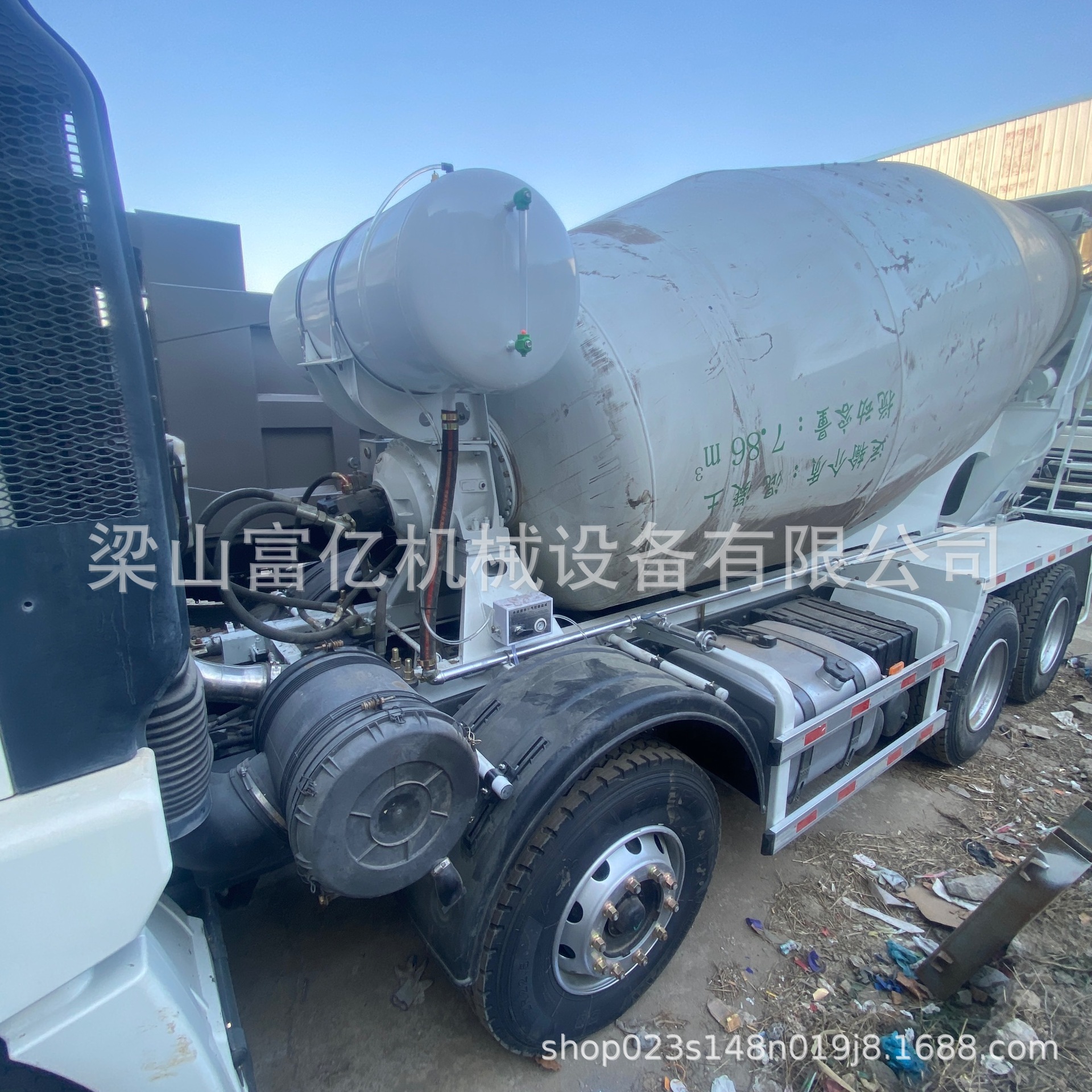 Overseas Supply of Sinotruk Howo Concrete Mixer Trucks with 8*4 Chassis, 8, 10, 12 Cubic Meter Concrete Mixer Trucks