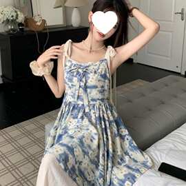 甜美森系油画碎花吊带连衣裙女夏季新款显瘦度假风拼接假两件裙子
