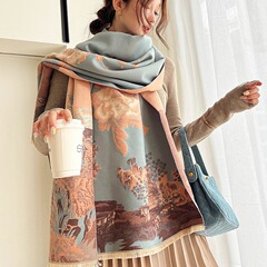 マフラーの女性は秋冬の中国風に合わせて、カシミヤのエアコンルームのストールを厚くして、首を保護します。