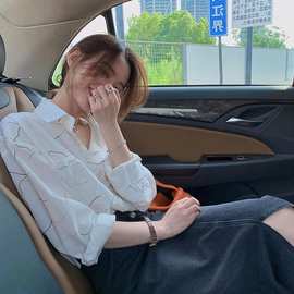 白色衬衫女薄款外套夏装新款2026年设计感小众别致长袖露肩设计