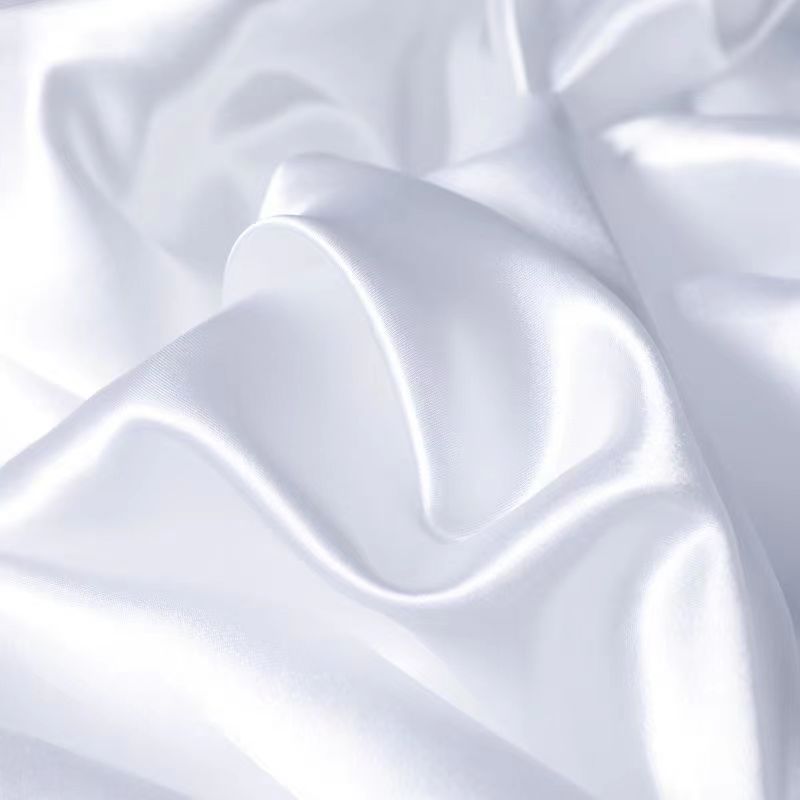 Seda blanca gruesa de 10 cm de ancho con borde termosellado.