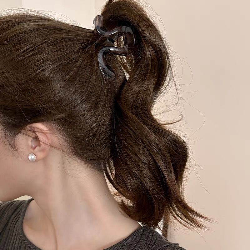 4 # clip de agarre geométrico con estampado de leopardo claro