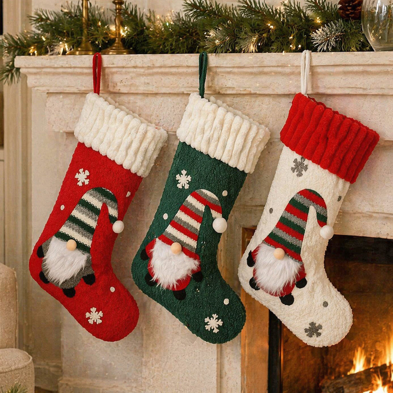 Cross-border Christmas decoration candy socks embroidered Rudolph Christmas socks children's gift socks gift bags window pendants