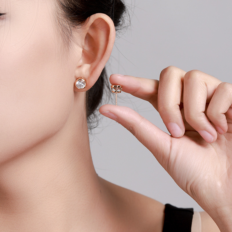 Xuping aleación de cobre chapado 18k color geometría pernos de orejas redondas de moda simple estilo retro viaje diario fácil de montar orejas