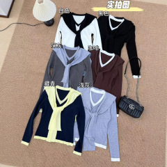 高级感撞色拼接V领针织衫女秋季新款叠穿外搭披肩长袖上衣两件套