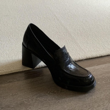 ��ܛС��Ƥ8CM�߸�����ЬŮ2025�＾�¿�͹ź�ɫ�ָ�Ӣ��СƤЬ