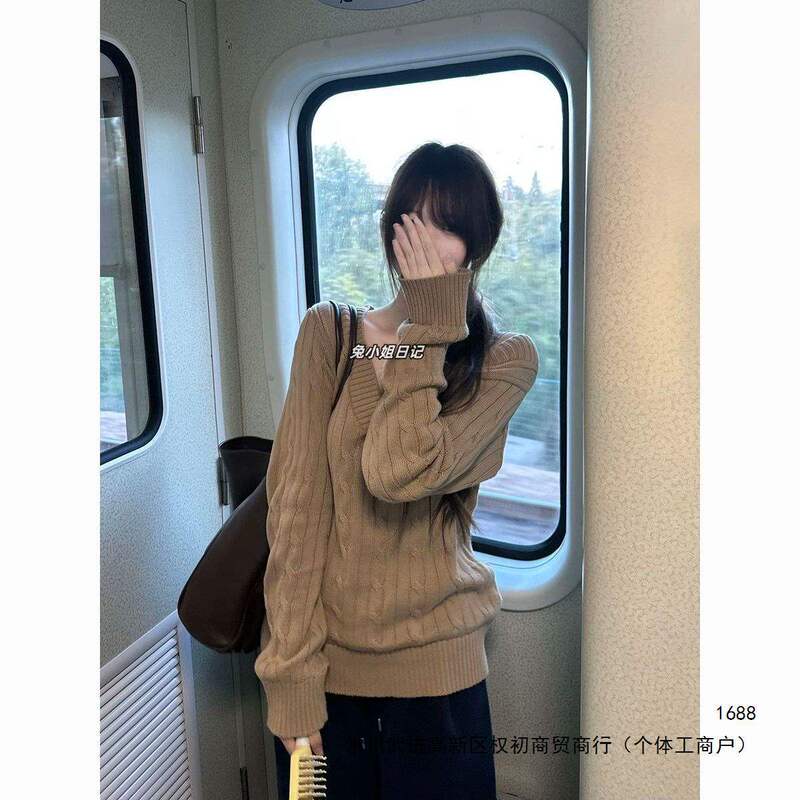 JK uniform autumn and winter new product: zippered sweater, knitted brown cable-knit V-neck pullover, college style layered top for women