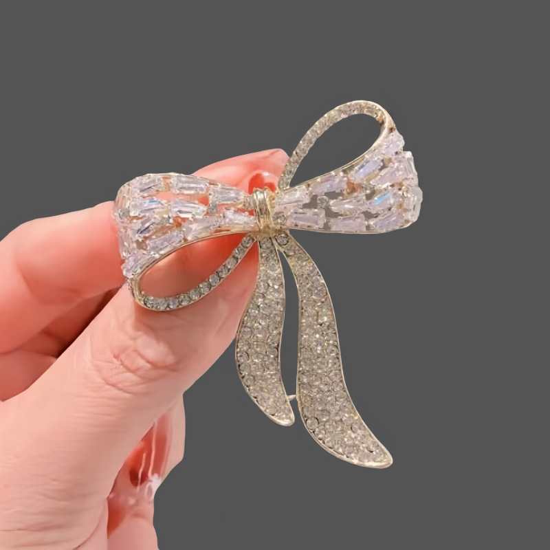 2026 New Luxury Rhinestone Bow Brooch Full of Rhinestones Versatile Elegant Coat Suit Korean Style High-End Brooch