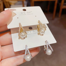 2024年新款时尚轻奢高级感满钻三角珍珠耳扣女小众简约设计感耳环