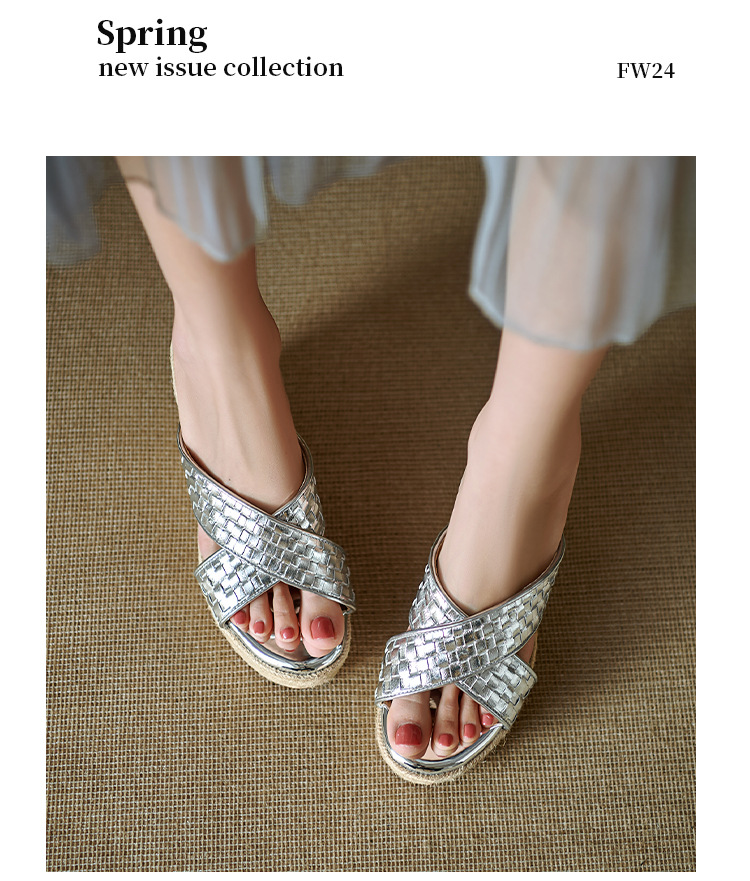Dép sandal nữ quai chữ V đế xuồng cao gót 9 cm, mũi hở, chất liệu da thật — màu vàng, bạc chi tiết 10