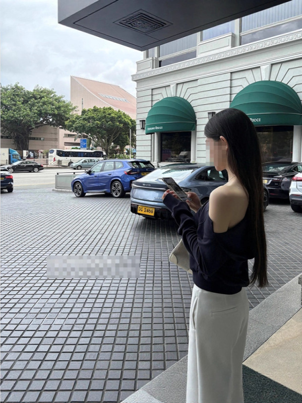 早安樊樊把妹王白色连帽卫衣拉链外套女薄款斜肩短款开衫上衣|undefined