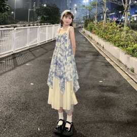 雏菊吊带连衣裙女夏季2026年新款感仙气度假油画风甜美碎花长裙