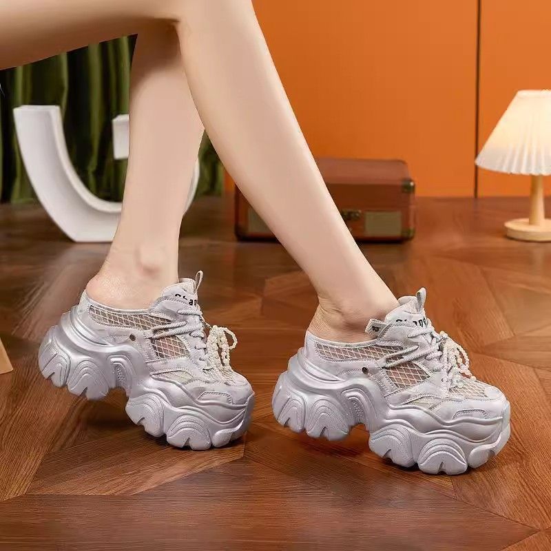 Papá zapatos mujer 2025 verano nuevo estilo sandalias transpirables huecas todo fósforo suela gruesa aumento interior zapatos de mujer Baotou medias pantuflas