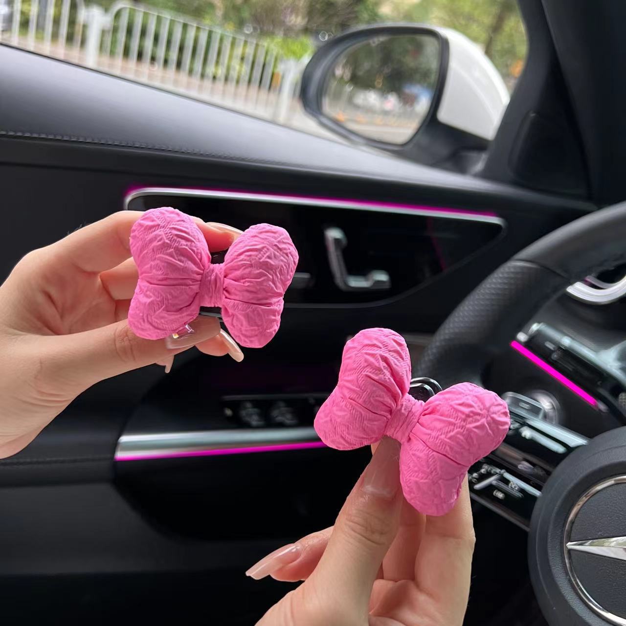 Lindas decoraciones de coche con lazo, ganchos adhesivos creativos en el coche, suministros creativos para el coche para mujeres