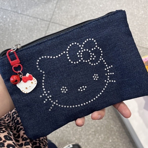 镶钻KT猫化妆包女新款百元大钞零钱包初高中学生笔袋户口本收纳包