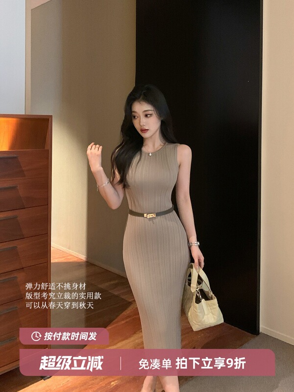 Lin Guanguan's knitted bodycon dress is a slim-fitting, elegant skirt that is uniquely beautiful and flattering, with a sleeveless design that accentuates the figure Lin Guanguan's knitted bodycon dress is a slim-fitting, elegant skirt that is uniquely beautiful and flattering, with a sleeveless design that accentuates the figure