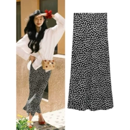 女式衬衫;女式T恤;半身裙