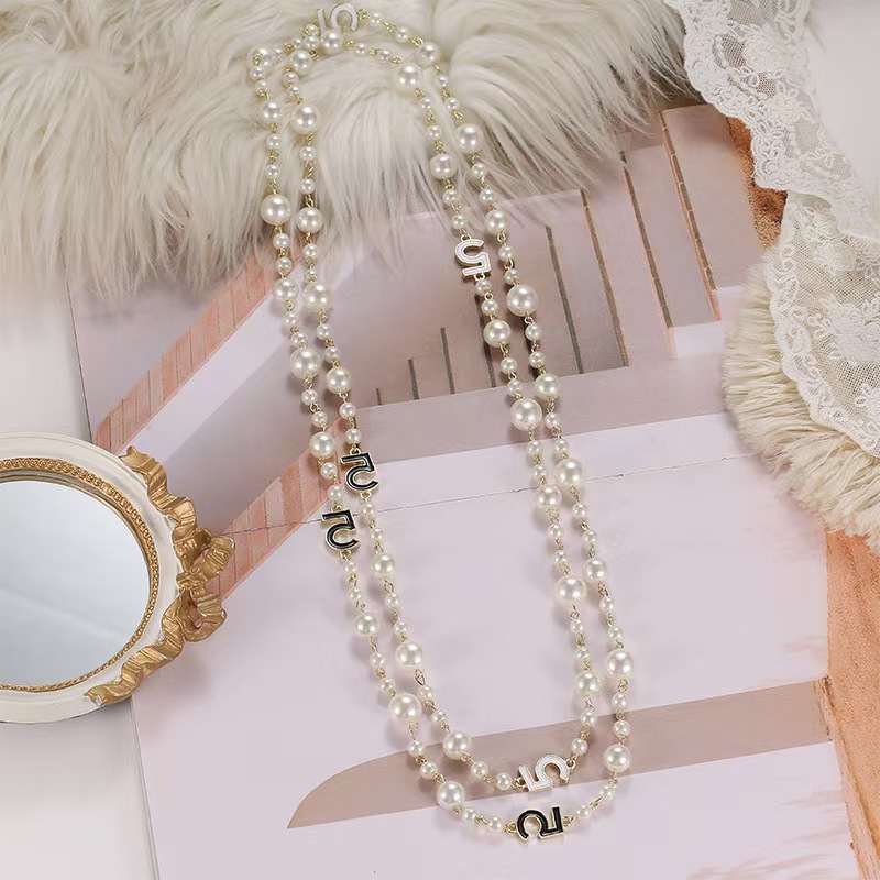 185 white pearl black and white 5 character small flower necklace