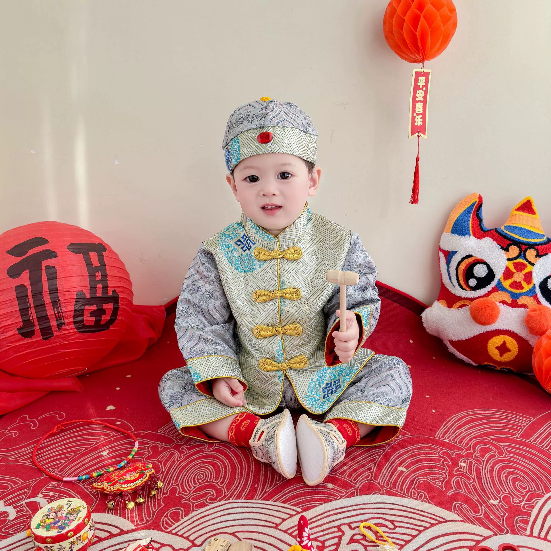 Мужские и женские детские платья с длинными рукавами