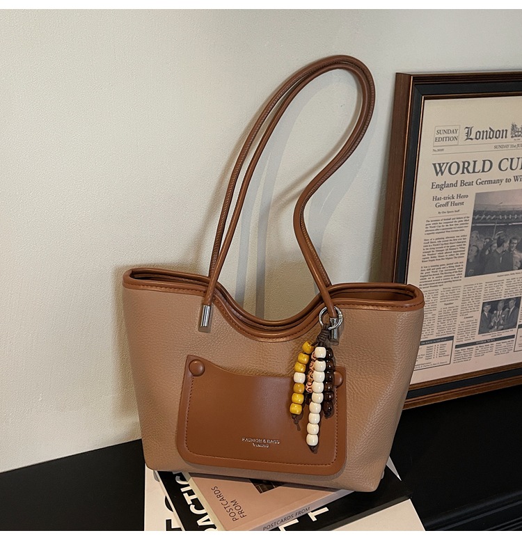 Bolsa de alta calidad retro de gran capacidad para mujeres 2026 nuevo paquete de textura ligera de lujo brazo de viaje ocio bolsa de mano image 10