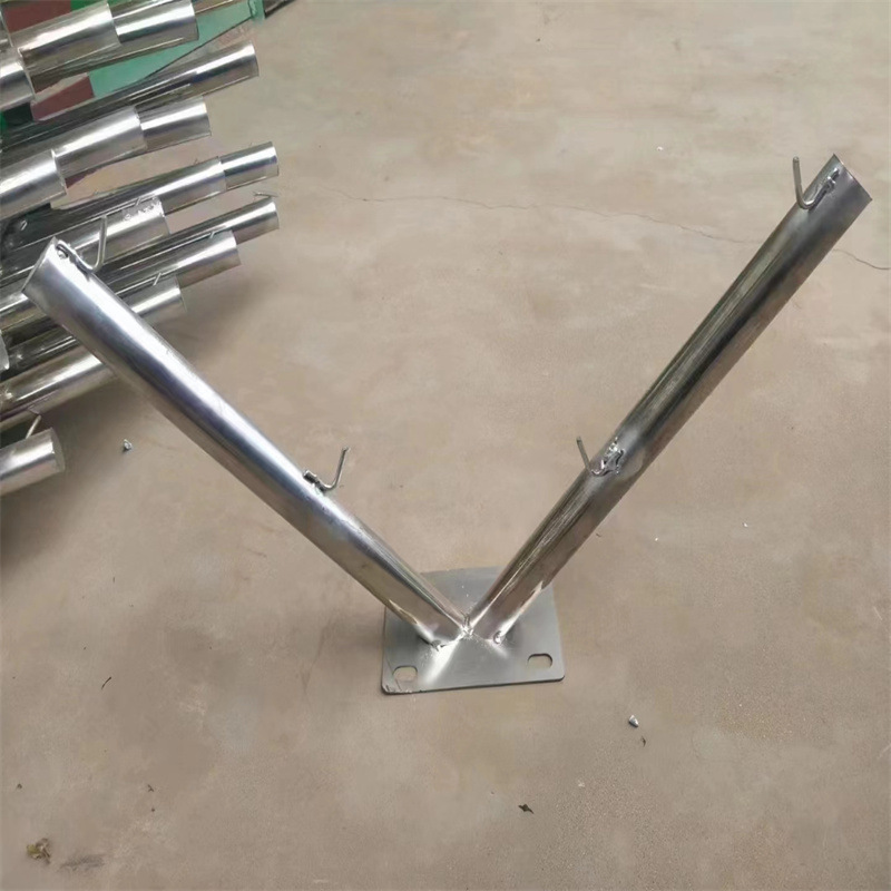 刀片刺绳安装支架 围墙上刺网v型安装支架 V型支架立柱