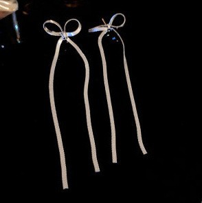 Aguja de plata Pendientes de lazo de diamantes coreanos Pendientes de temperamento de moda de todo fósforo Pendientes de diseño de nicho Sentido de lujo ligero