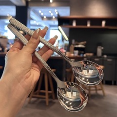 ステンレスのスプーンのハンマーの紋様の韓国式のスプーンの洋食のレストランの長い柄のスプーンのデザートのスプーンの家庭用の丸い頭の食事のスプーンのスプーン