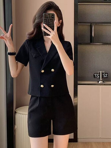 Short suit coat for women, small and thin 2025 summer new professional suit, bell-bottom pants suit