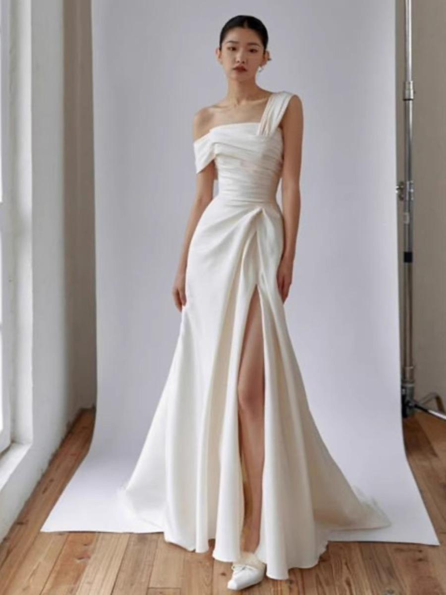Nuevo Vestido de Noche Blanco de Satén con Hombros Descubiertos, Transparente, Simple y Elegante, con Abertura y Cola de Pez para Banquetes y Fotografía de Viajes 2025