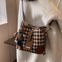 lﶬС͹Ů¿߼ͨچμбˮͰ