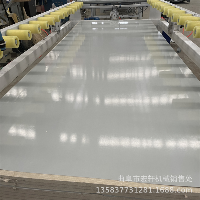 铝板贴木皮贴面机 铝蜂窝板覆膜覆膜机 防爆板贴高光PET膜平贴机