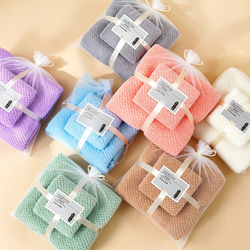 Wholesale transfronterizo toallas de coral toallas de piña toallas de baño de bodas acompañantes regalos de toallas corporativas regalos en stock