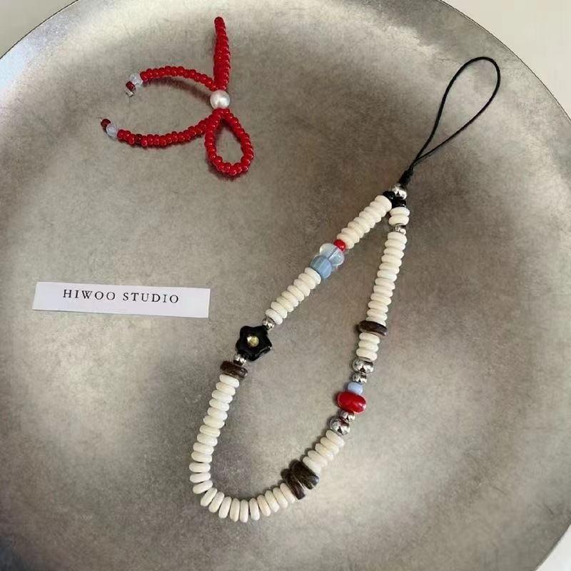 手作りのインスタ映えする黒い小花ビーズのリストチェーン、可愛いコントラストカラーの携帯電話ストラップ、CCDカメラストラップ、トレンド|undefined
