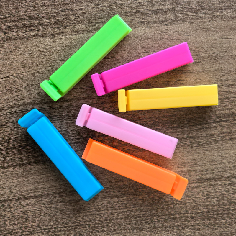 Fabricante Y pequeño plástico de 7cm de clip de sellado de alimentos té bocadillos de sello a prueba de humedad clip de impresión multicolor LOGO