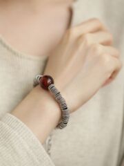 女性向けの6文字のチベット言葉の円編みブレスレット、ニッチなデザイン、ハイエンド、新しい中国風、国民的トレンド