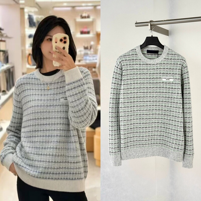 Top-quality 26SS trendy brand new model from LV, light gray-green plaid jacquard round-neck knit sweater, unisex Top-quality 26SS trendy brand new model from LV, light gray-green plaid jacquard round-neck knit sweater, unisex