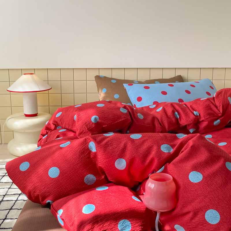 2026 nuevo lavado de agua para la piel ondulado punto de color sólido contraste de color sal puede ser dulce retro cuatro piezas dormitorio tres piezas conjunto