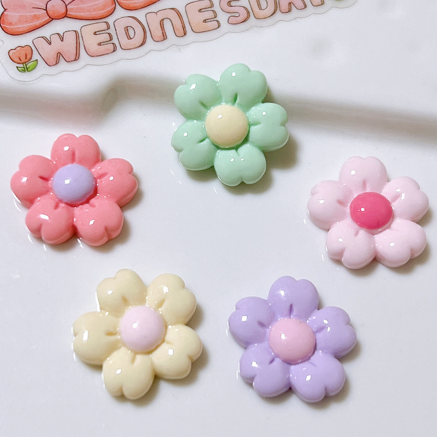 Accesorios de joyería de resina DIY caliente al por mayor brillante flor de cerezo jalea color accesorios para el cabello hecho a mano crema pegamento materiales hechos a mano