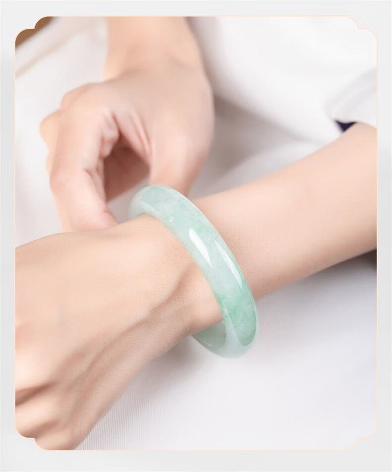 Vòng tay ngọc bích tự nhiên màu xanh lục bảo, chất băng nếp, dạng an toàn, có giấy chứng nhận chi tiết 7