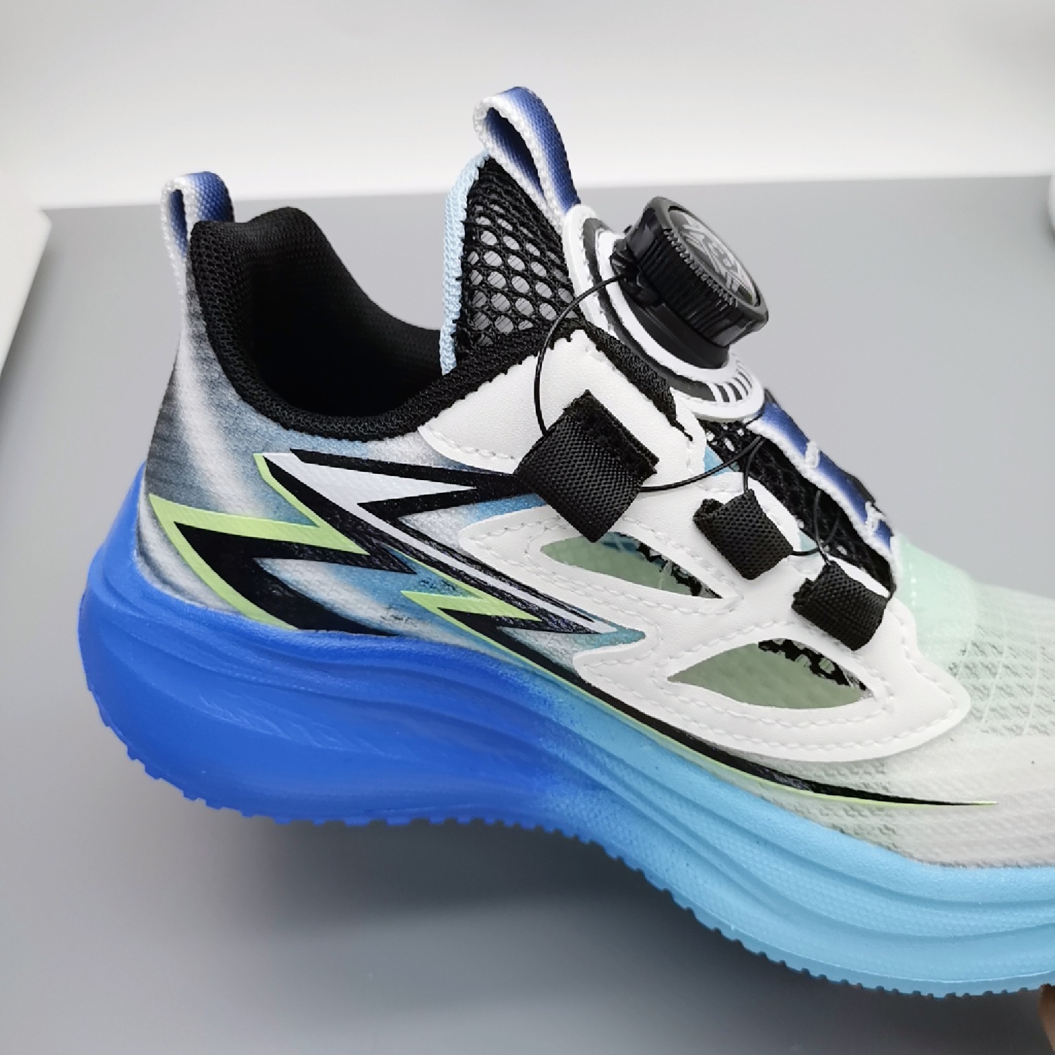 Zapatillas deportivas de malla transpirable para niños, tallas 32-37, calzado de verano con diseño hueco, zapatillas de running para niños grandes, calzado deportivo para estudiantes y papás.