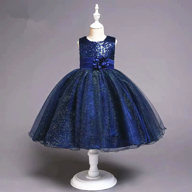 Детская половина модели реквизит танцевальная юбка показывает белую детскую одежду