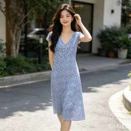 同款蓝色碎花连衣裙女2026年夏新款修身显瘦百搭长裙连衣裙
